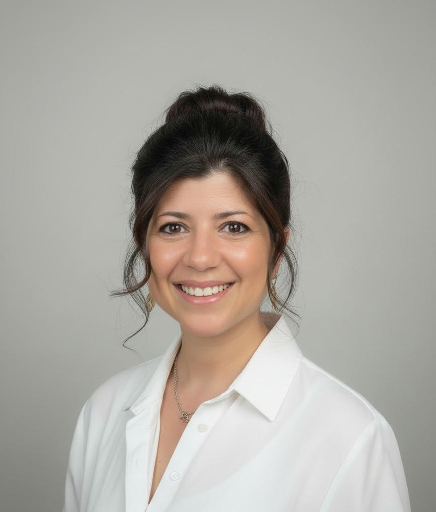 Portrait of Mariana Mota Medeiros Pinto, founder of Medeiros Real Estate